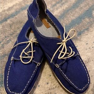 OluKai Women's size 11 Navy Boat Shoes